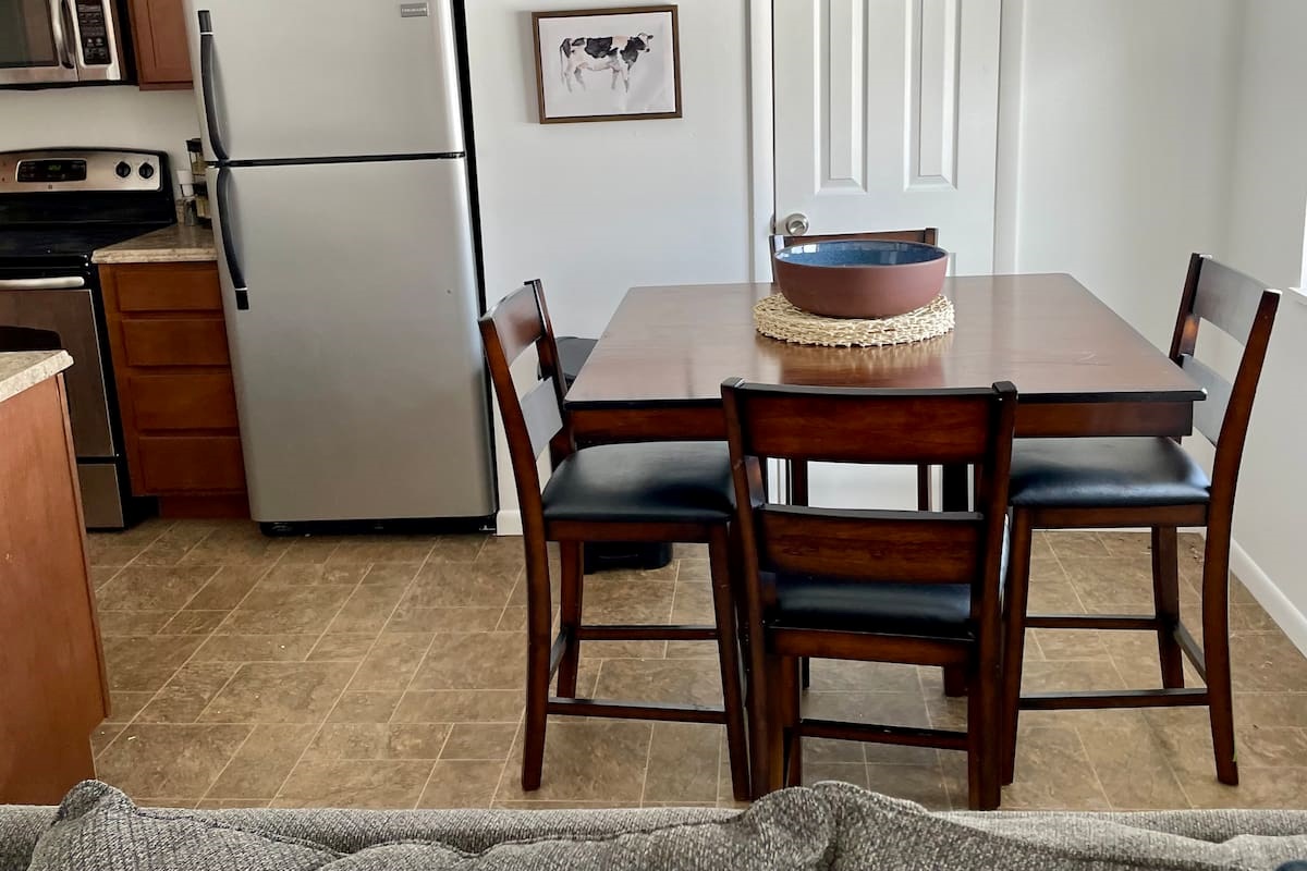 Seating for 4