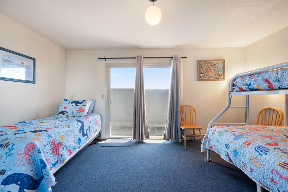 2nd Bedroom Downstairs - 2 twin beds 1 full bed