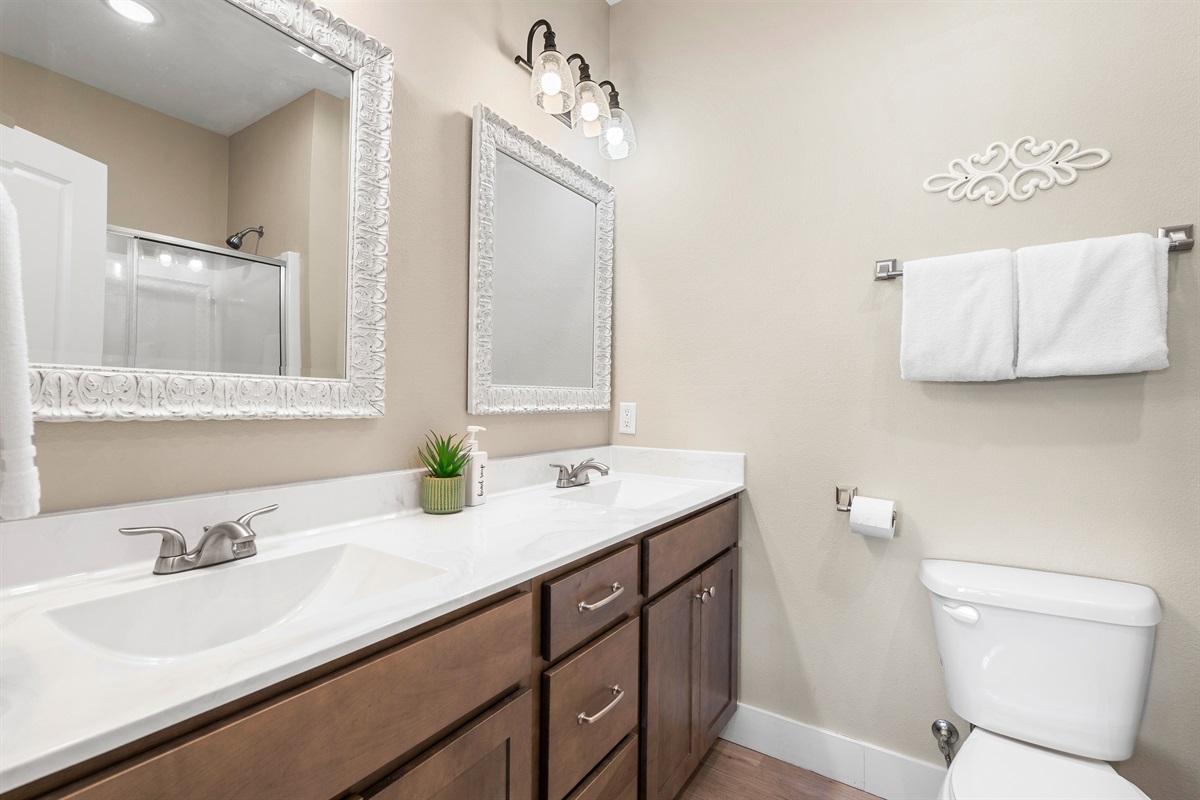 Main level Bathroom 1