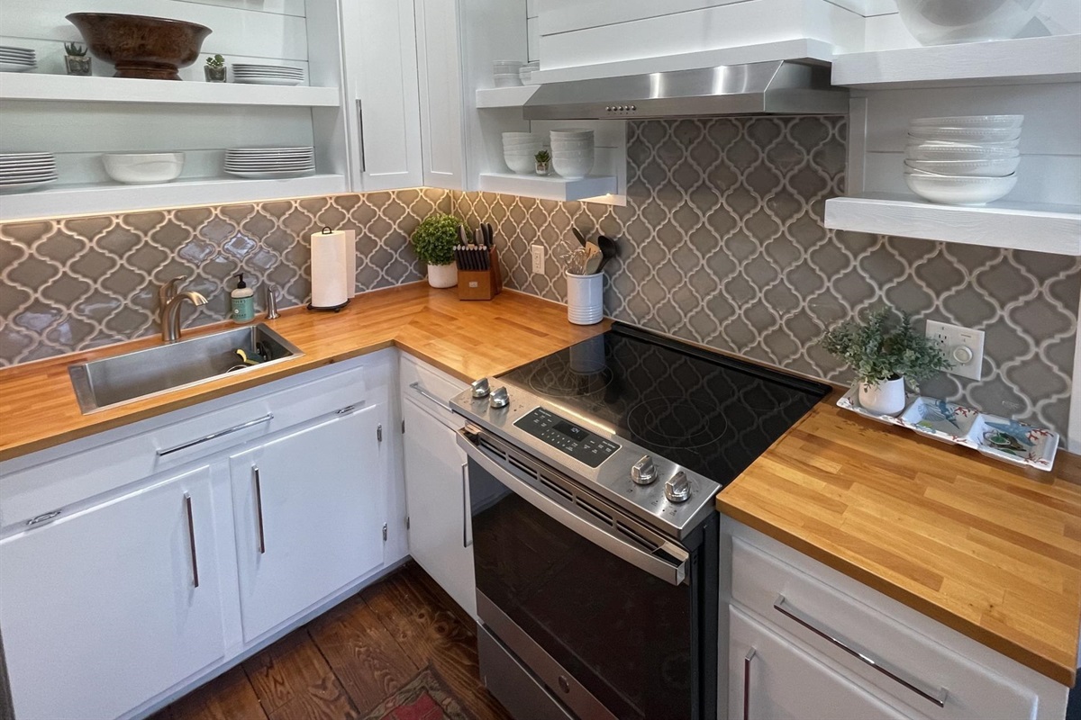 Fully stocked, thoughtfully designed kitchen