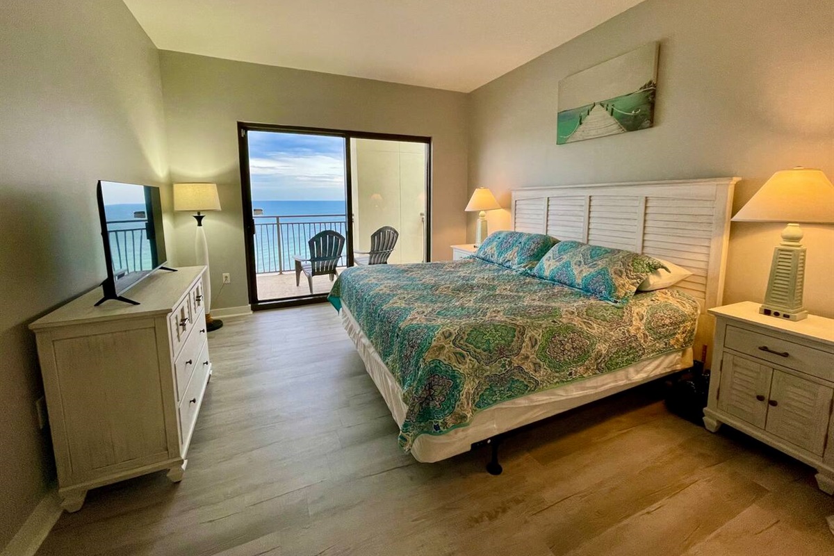 Middle bedroom king bed