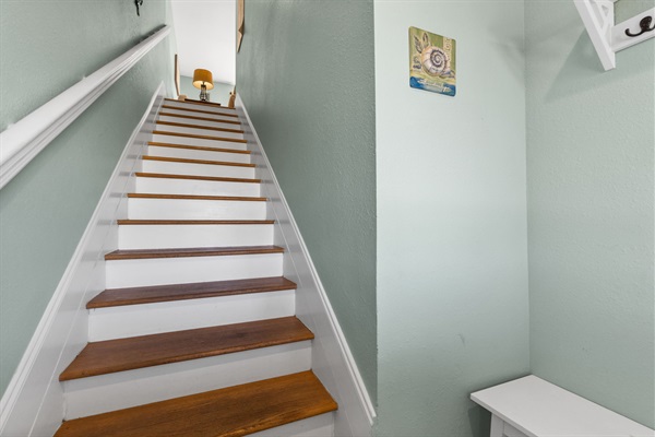 Stairs from entry to main living level