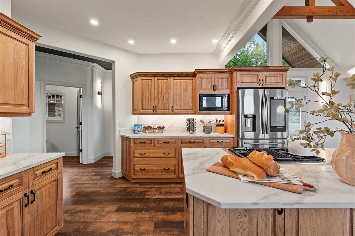 Spacious kitchen island.