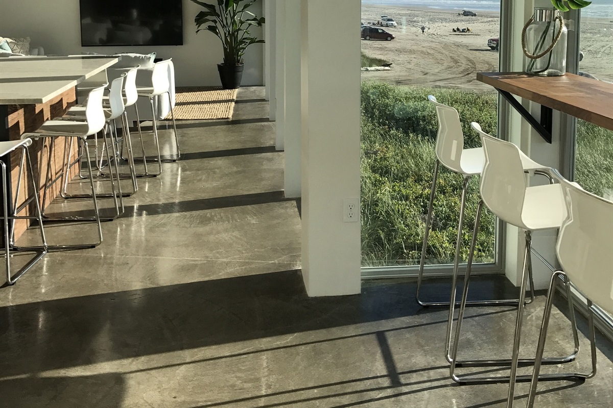 Infinite views from the Bar, Seating for 4