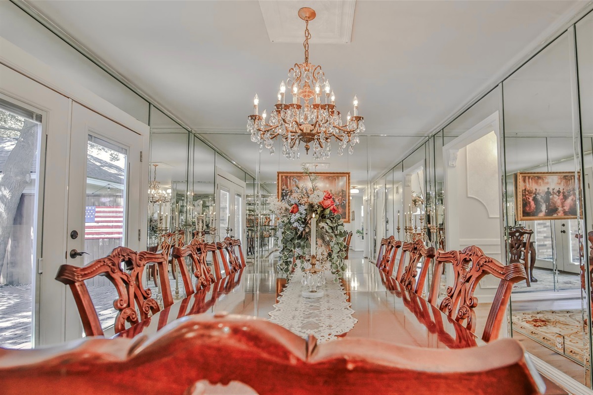 Beneath twinkling lights, the table awaits—a stage for stories, supper, and sparkling toasts.