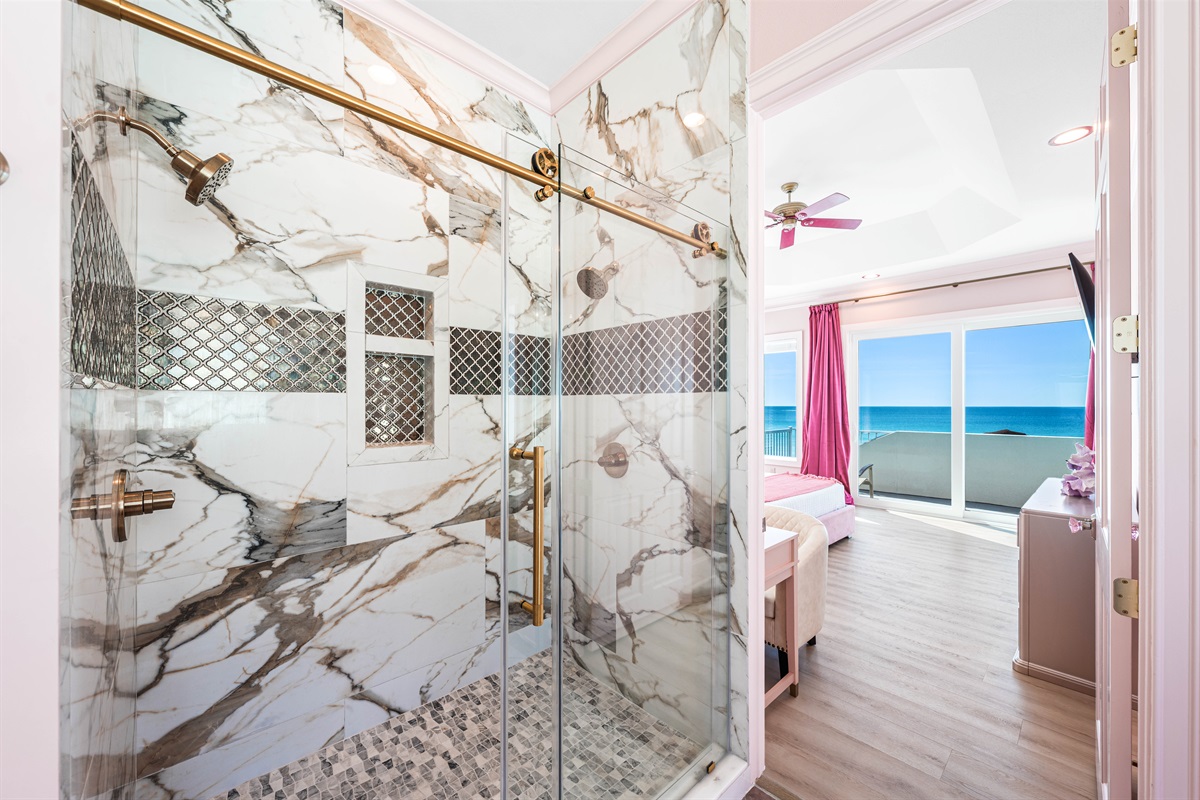 Beachfront Master King Suite Bath | Third Floor