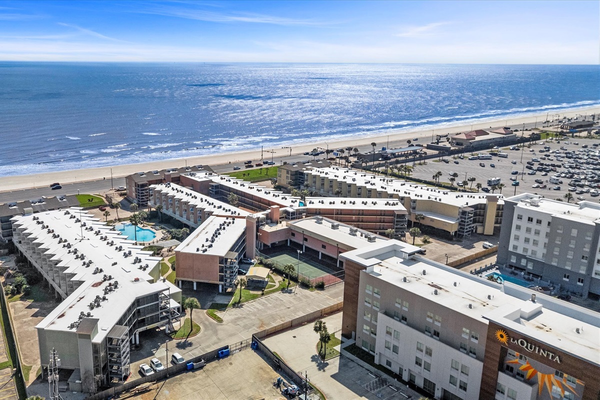 ccdd3c7a2c35432c83d774ca6a0b77a8 Large | Beachhouse | Texas | TX | Vacation Homes | Galveston | Crystal Beach | Kokomo | Breezy Days | Beachfront Elegance | Sunrise Serenity | Southern Sands Property Management, LLC