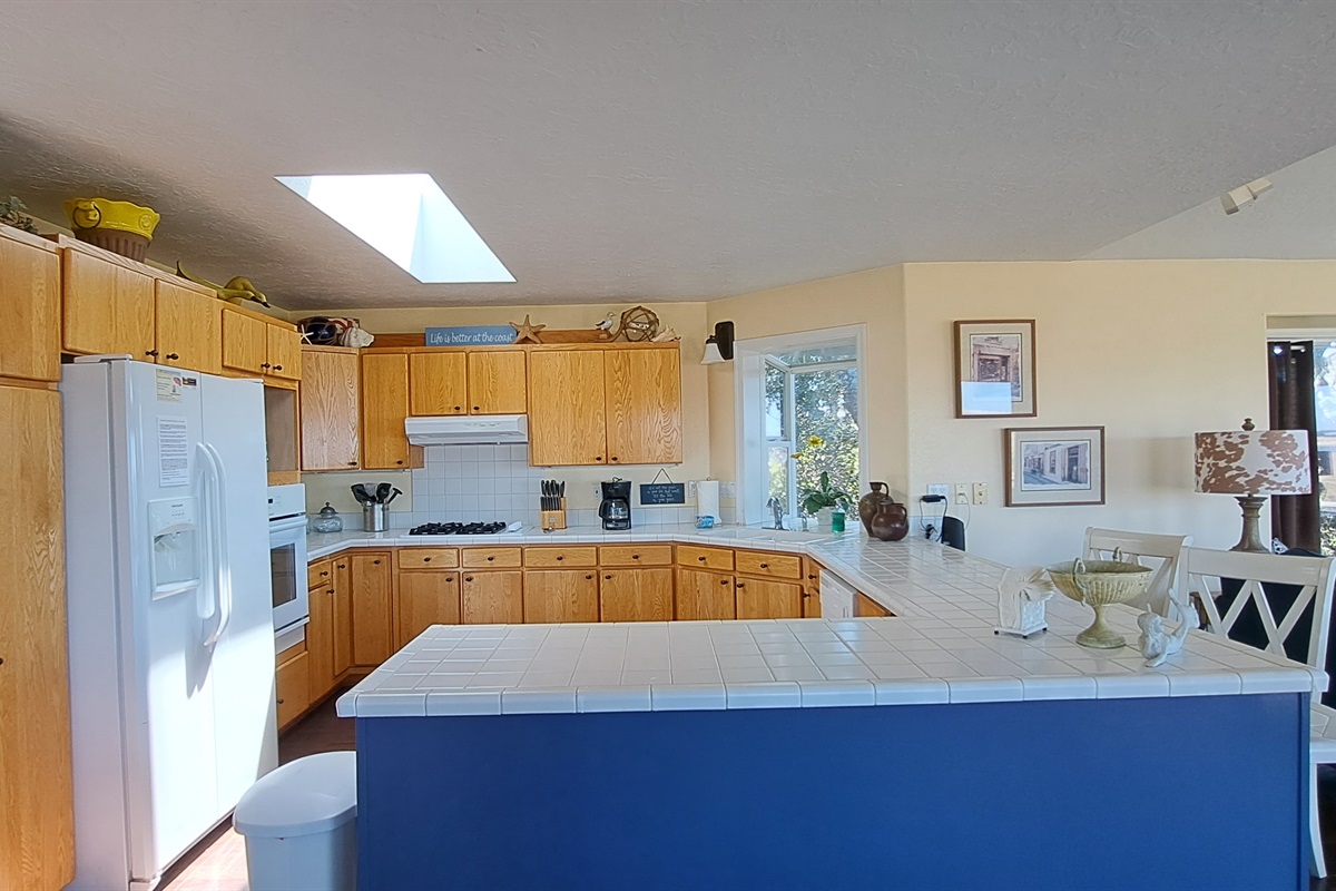 Large kitchen with everything needed for the most discerning cooks.