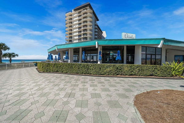 Oceans Restaurant next to the lagoon pool