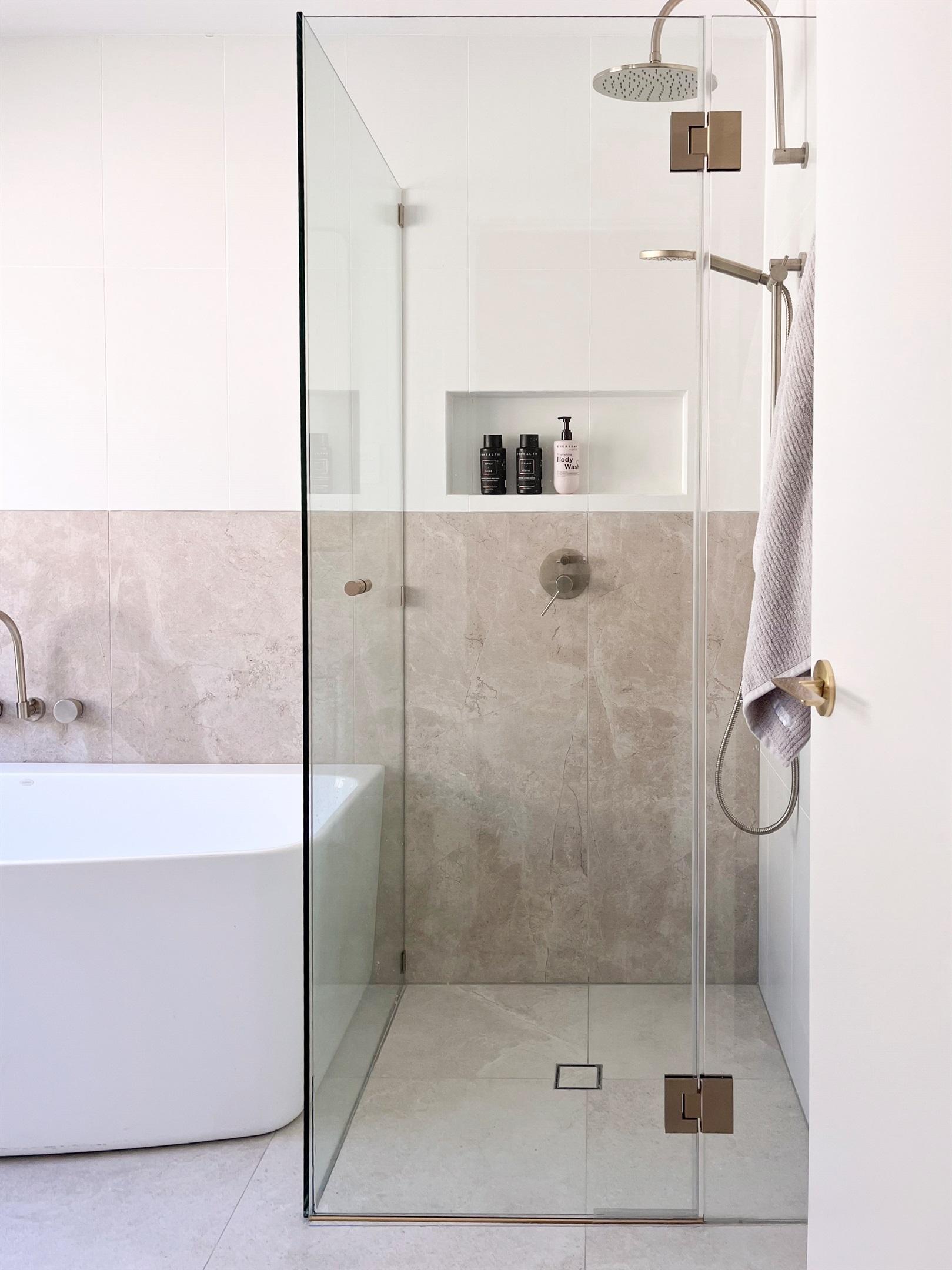 Bath tub and walk in shower