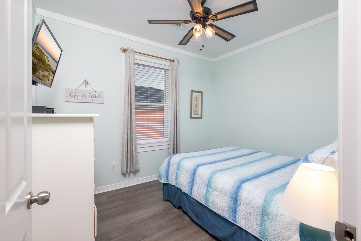 Queen guest bedroom