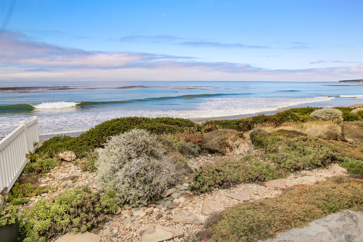 Rolling waves crashing on the shore in San Simeon