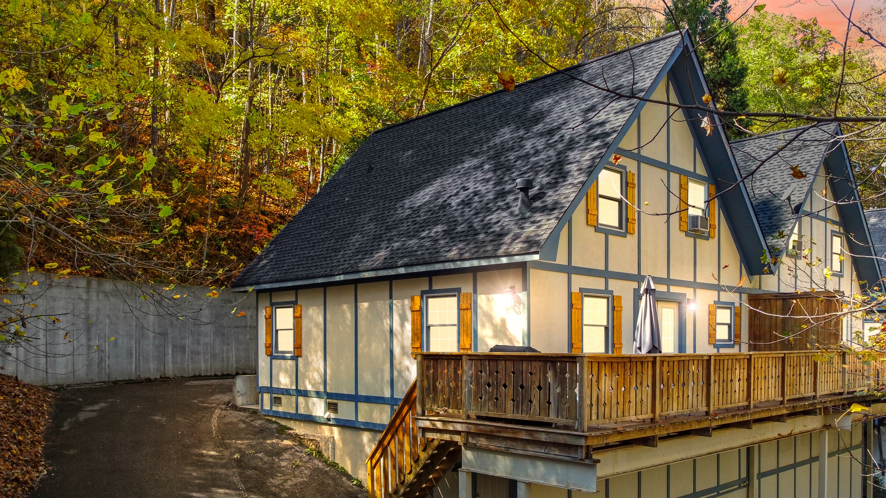Oktoberfest + Walk to Downtown Helen + Hot Tub 2