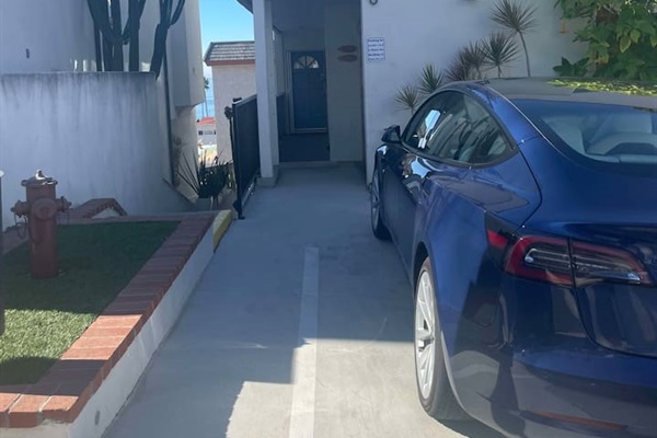 Here is a photo of the path from the parking to the condo