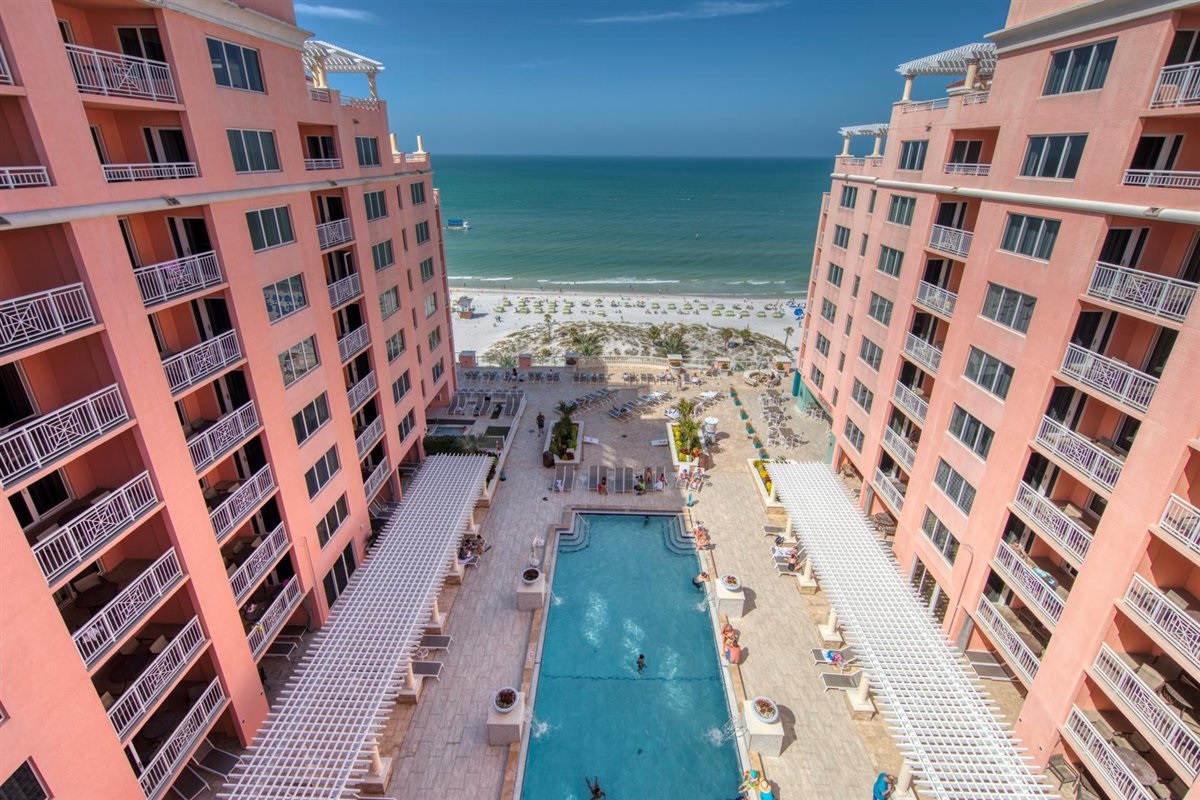 Lovely heated Pool and Spa