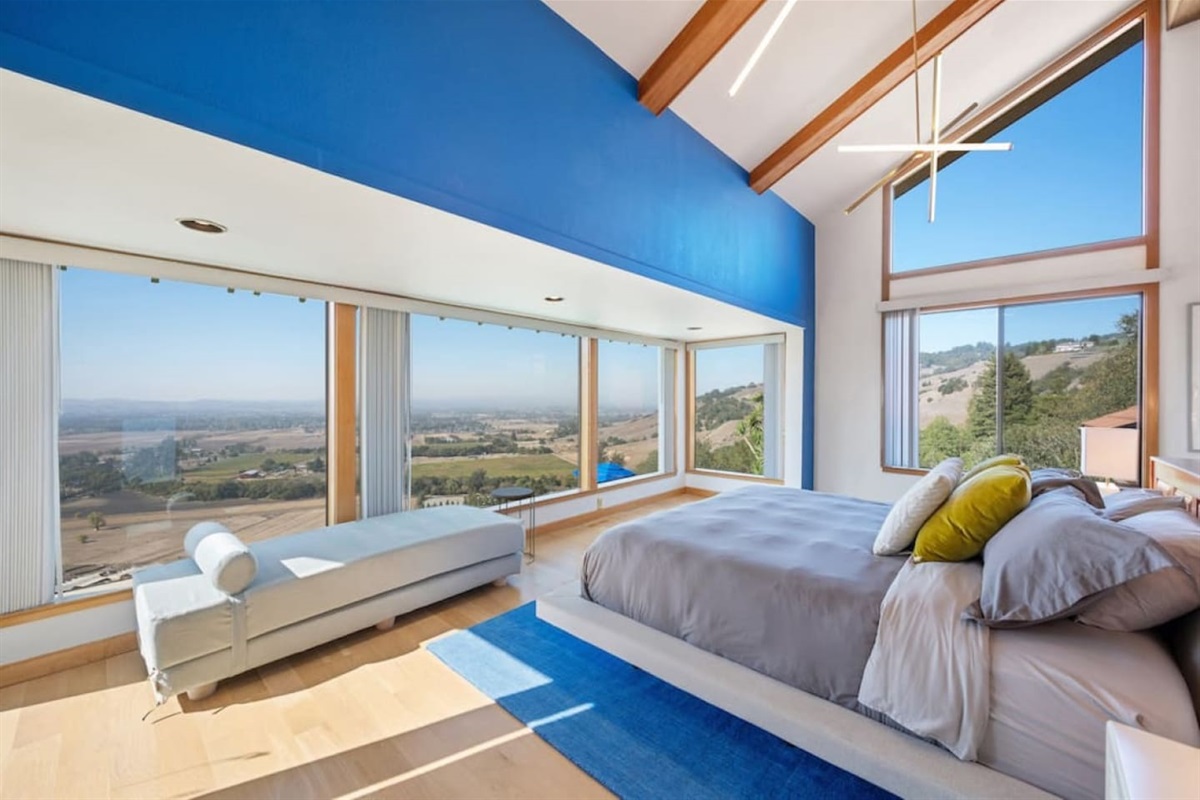 The primary bedroom is on an upper floor by itself (1/2 story up from the main level). With a king bed, wrap-around views, and a large ensuite spa bathroom, it is the perfect escape.