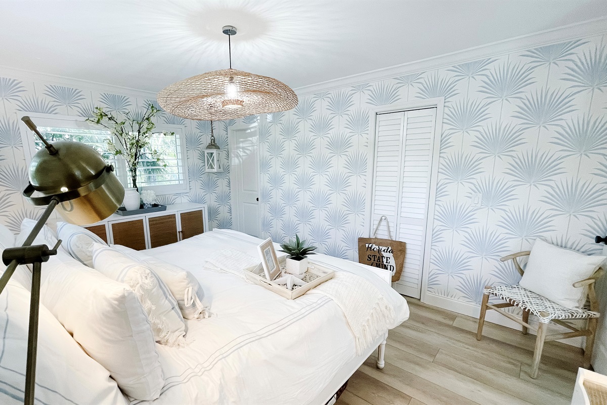 A perfect blend of softness, simplicity, and sophistication.