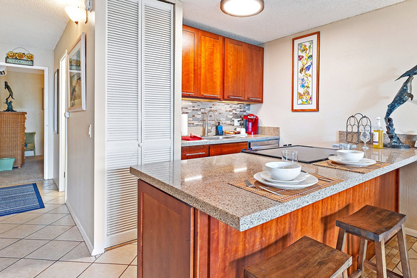 Fully stocked remodeled kitchen: pots/pans, dishes, glasses, etc.