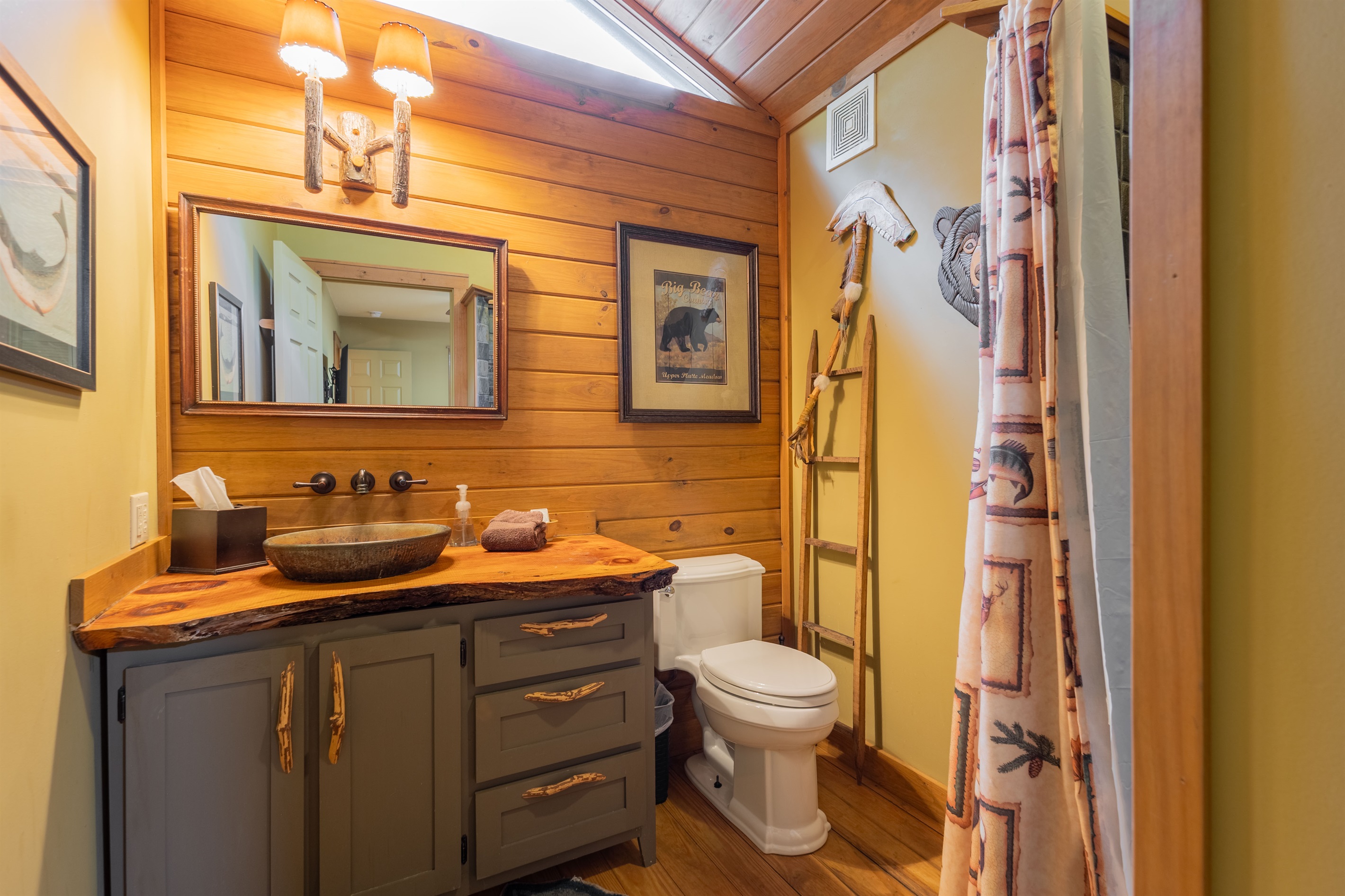 Conveniently connected to the primary bedroom, the ensuite bathroom provides a clean and comfortable private space to refresh and unwind.