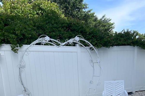 Capture the magic of your 30A getaway in our private, fenced-in backyard!  Featuring a unique heart-shaped bench, this whimsical garden nook is the ultimate backdrop for bachelorette selfies, family portraits, and romantic couple photos. 