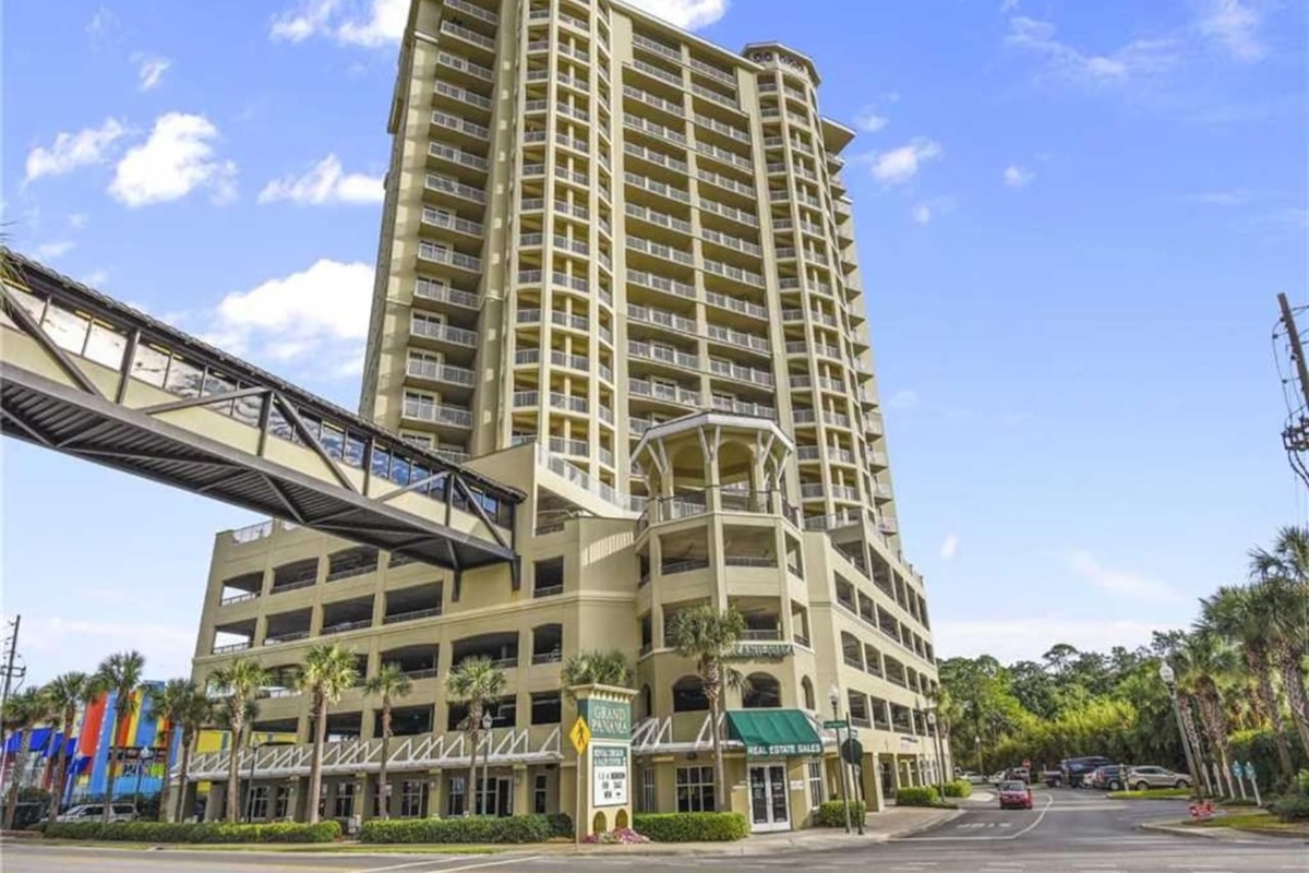 This is tower #2. There is another pool on this side along with spa, fitness center and coffee bar. Easy parking and walkway over Tower 1.  The lobby is located here too,  which is the check in point when you arrive.