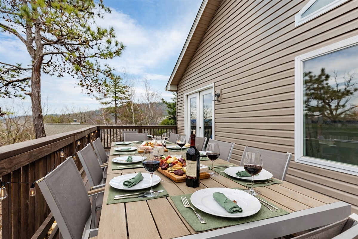 Just steps from the kitchen, our oversized outdoor dining table makes it easy for everyone to stay connected