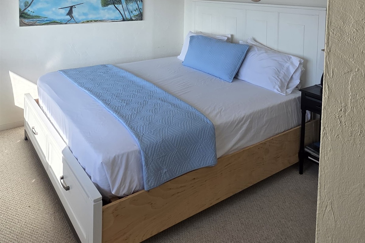 Comfortable King Size Bed for your solo adventure