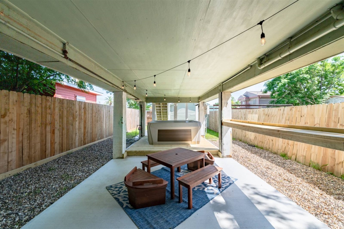 cd37a3381eff49b3a412a01f3177c262 Large | Beachhouse | Texas | TX | Vacation Homes | Galveston | Crystal Beach | Kokomo | Breezy Days | Beachfront Elegance | Sunrise Serenity | Southern Sands Property Management, LLC