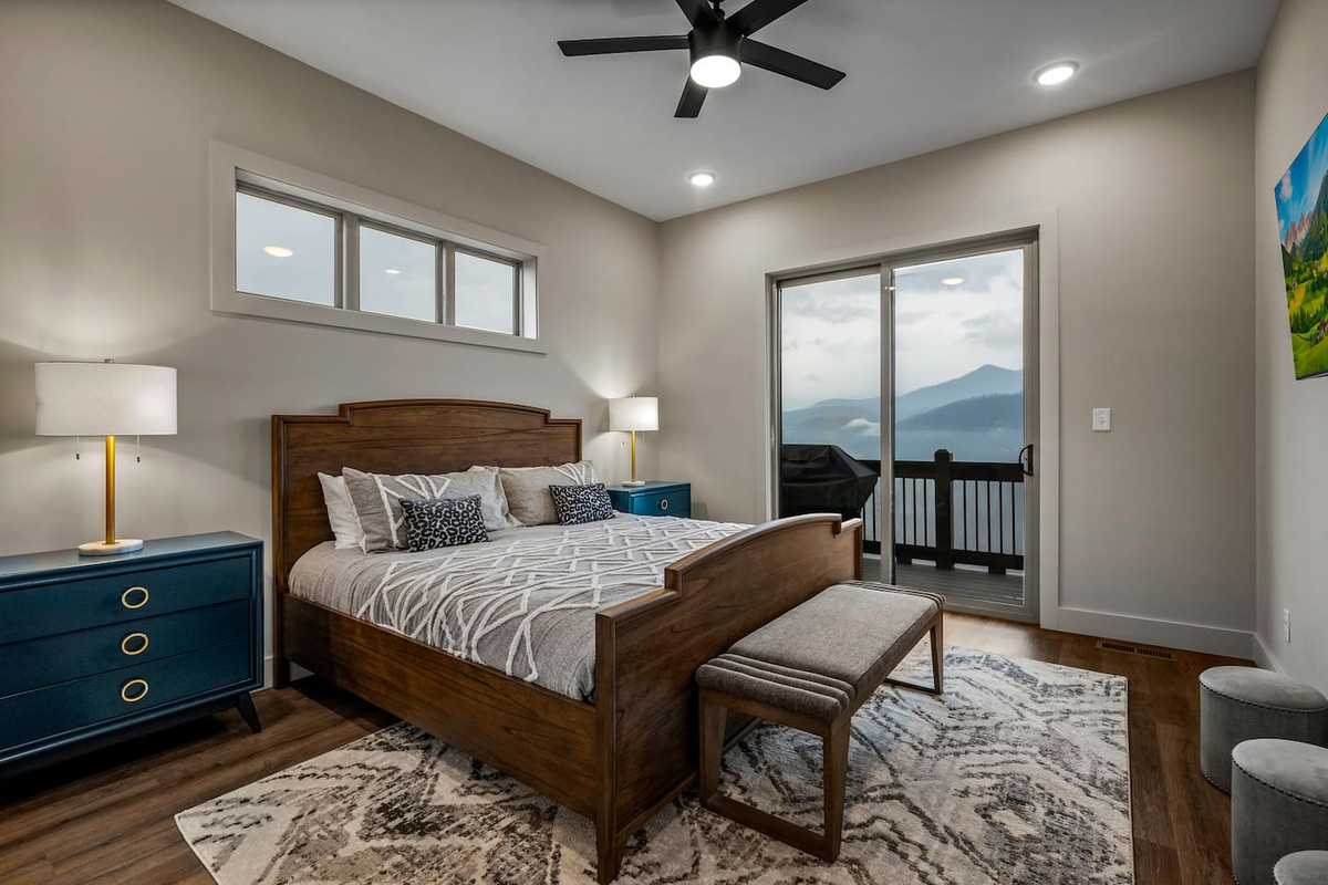 Designer furnished bedroom with private balcony and panoramic views of the Mt. Leconte. Welcome to the cozy Upper-Level Bedroom #3, a lovely King Suite featuring your very own private balcony!