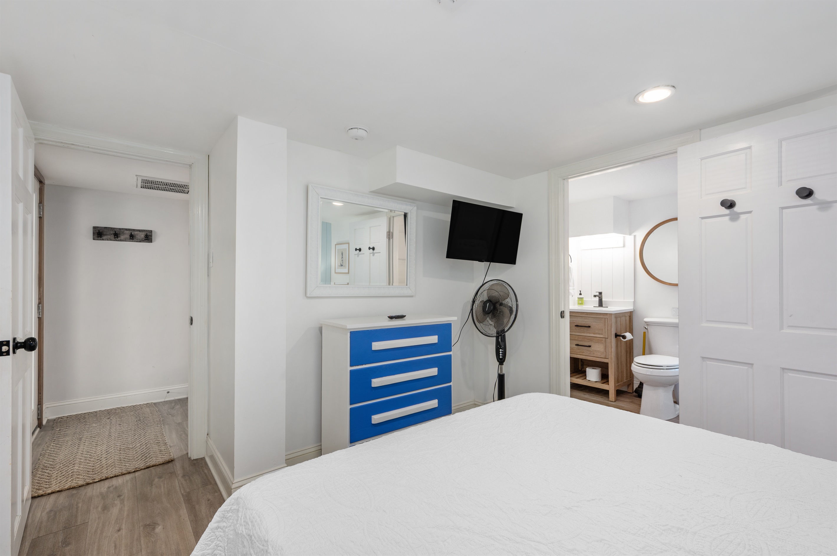Smart TV (Roku) in the 1st fl queen bedroom