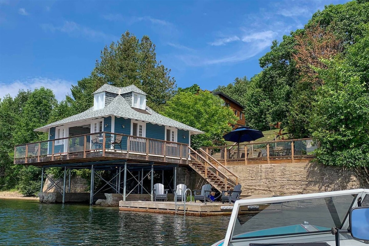 Boathouse on stilts seen from Lac McGregor