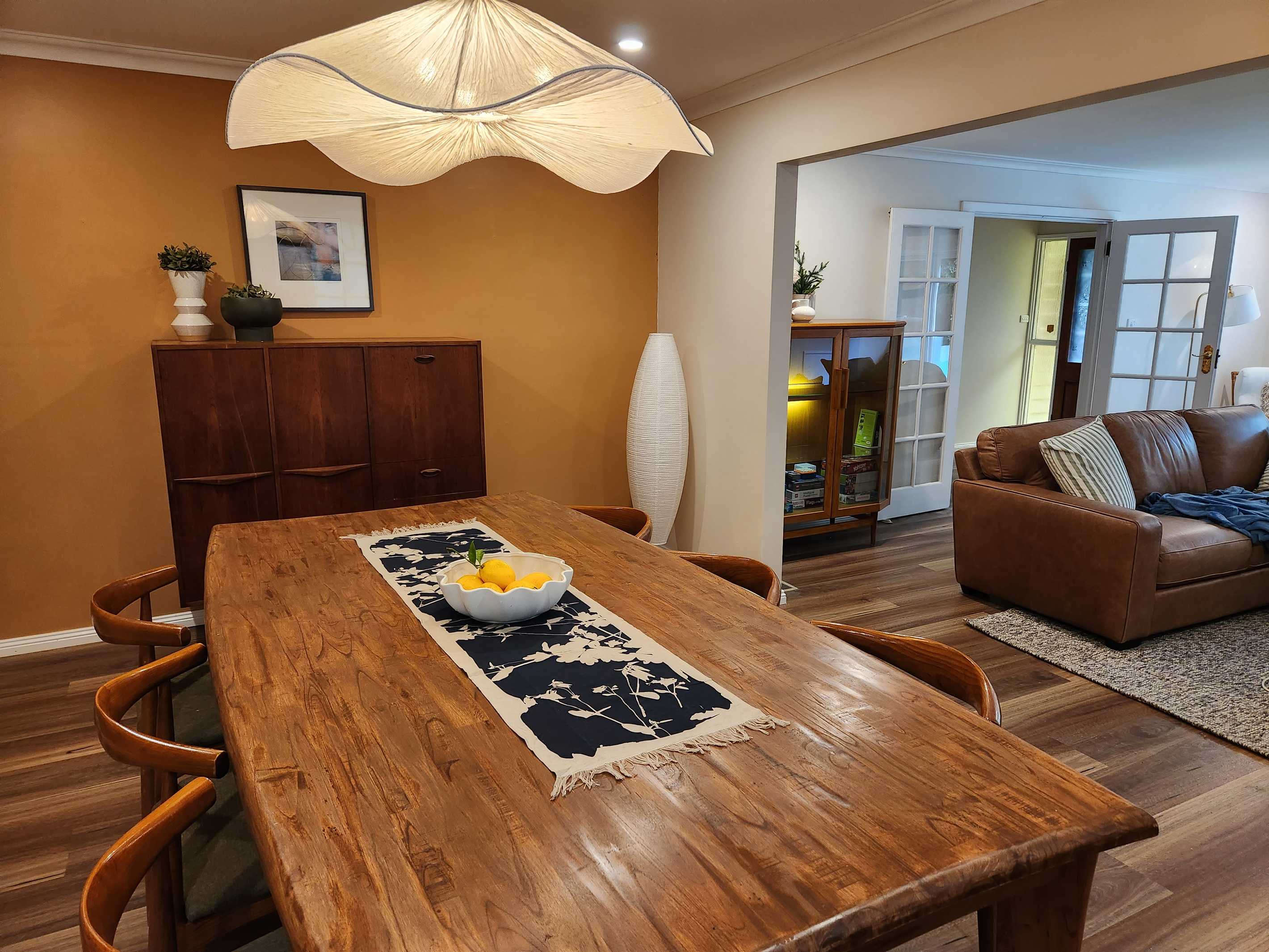 The 6-seater dining table and area are connected to the lounge