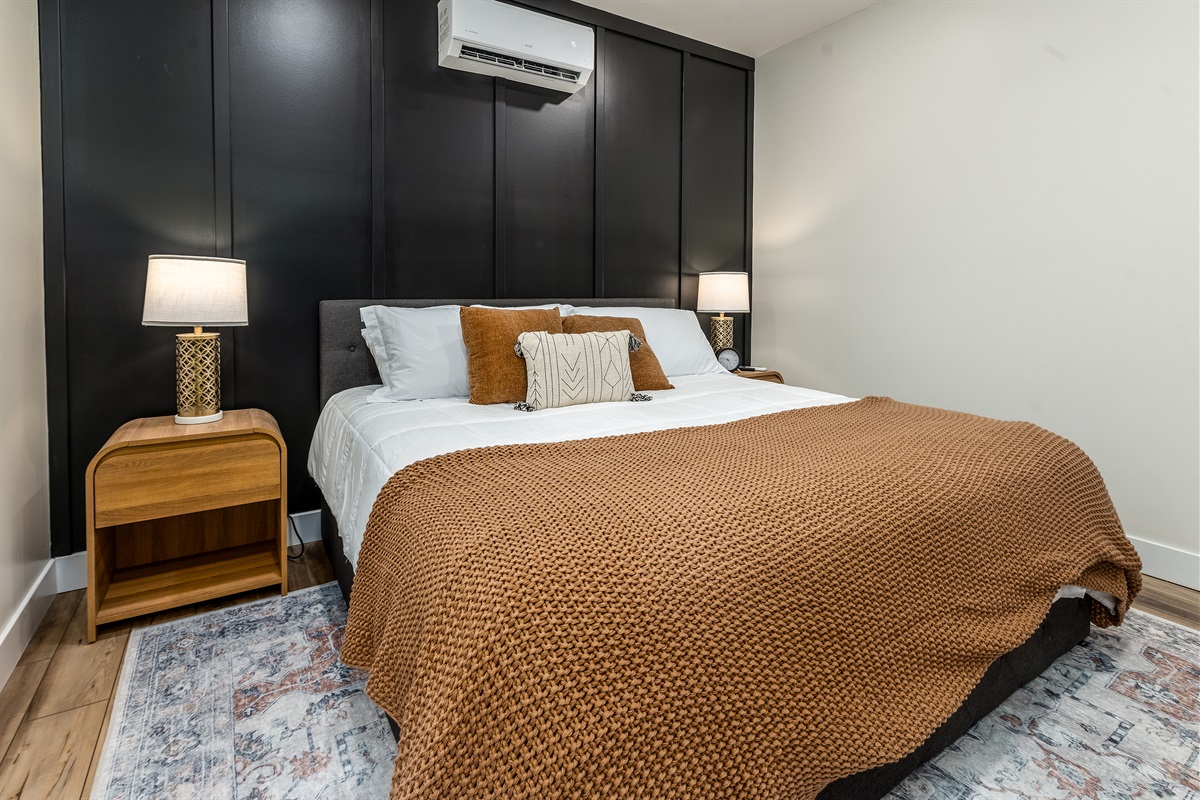 King Bed w/own heating/cooling