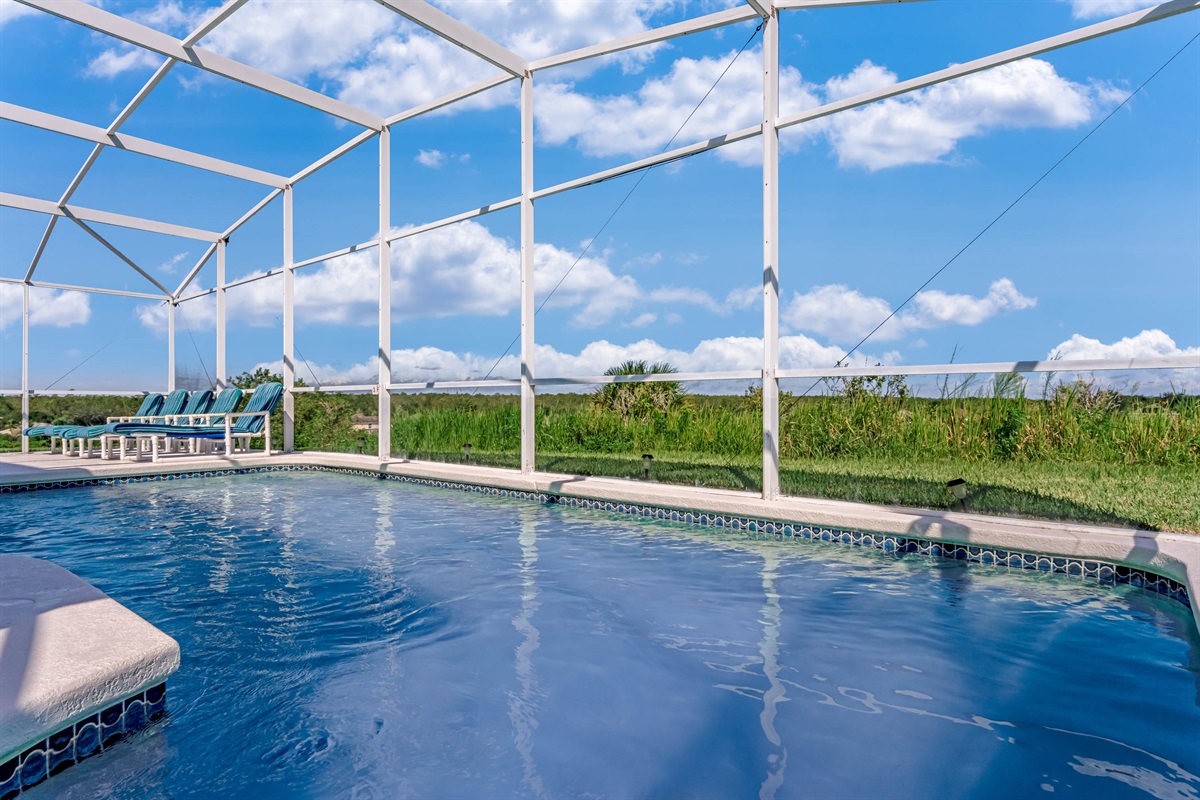 No close neighbors and a view of the golf course!