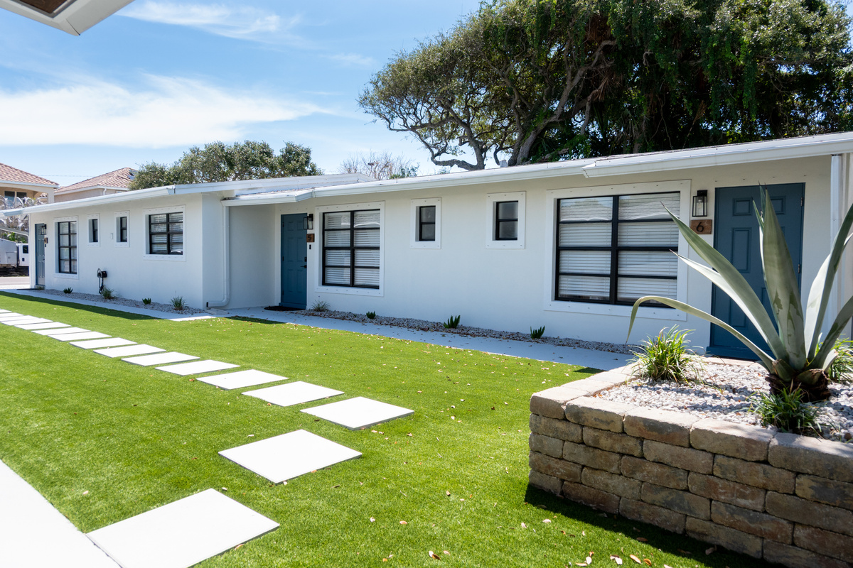 Palm House exterior - Sand Wave and Drift suites