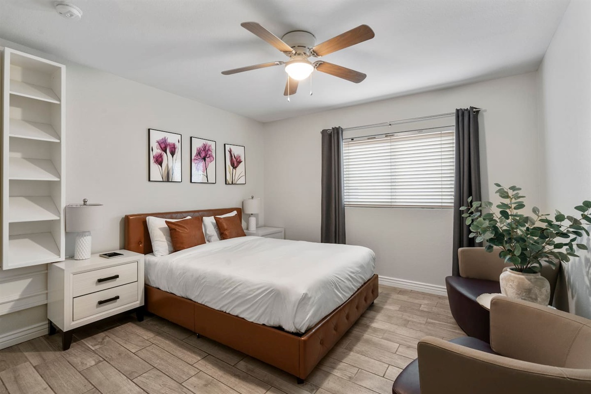Bedroom 2, downstairs, queen