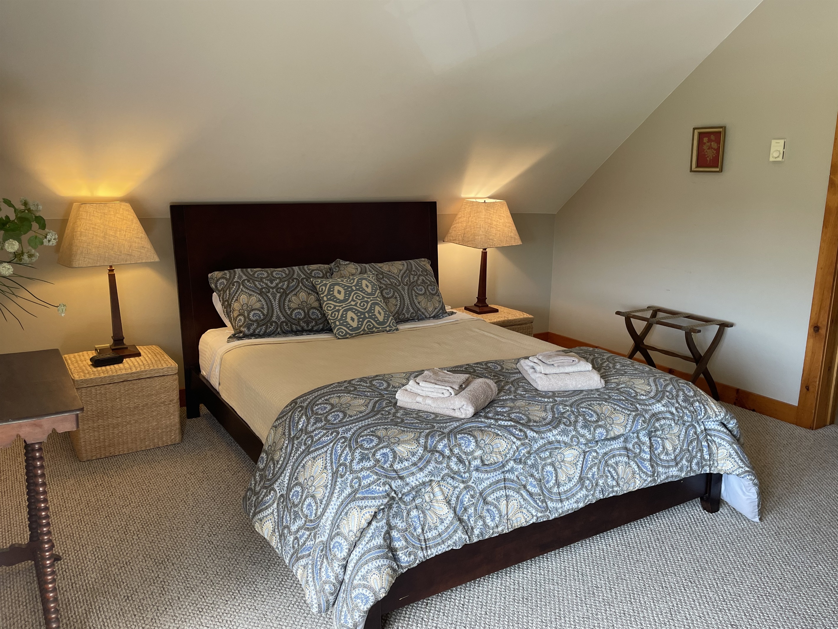 2nd floor Suite -bdrm 8- Queen and daybed