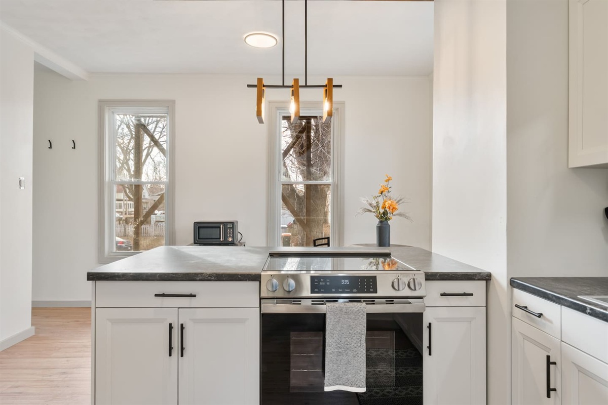 Full electric oven with multiple features for quick meals or baking.