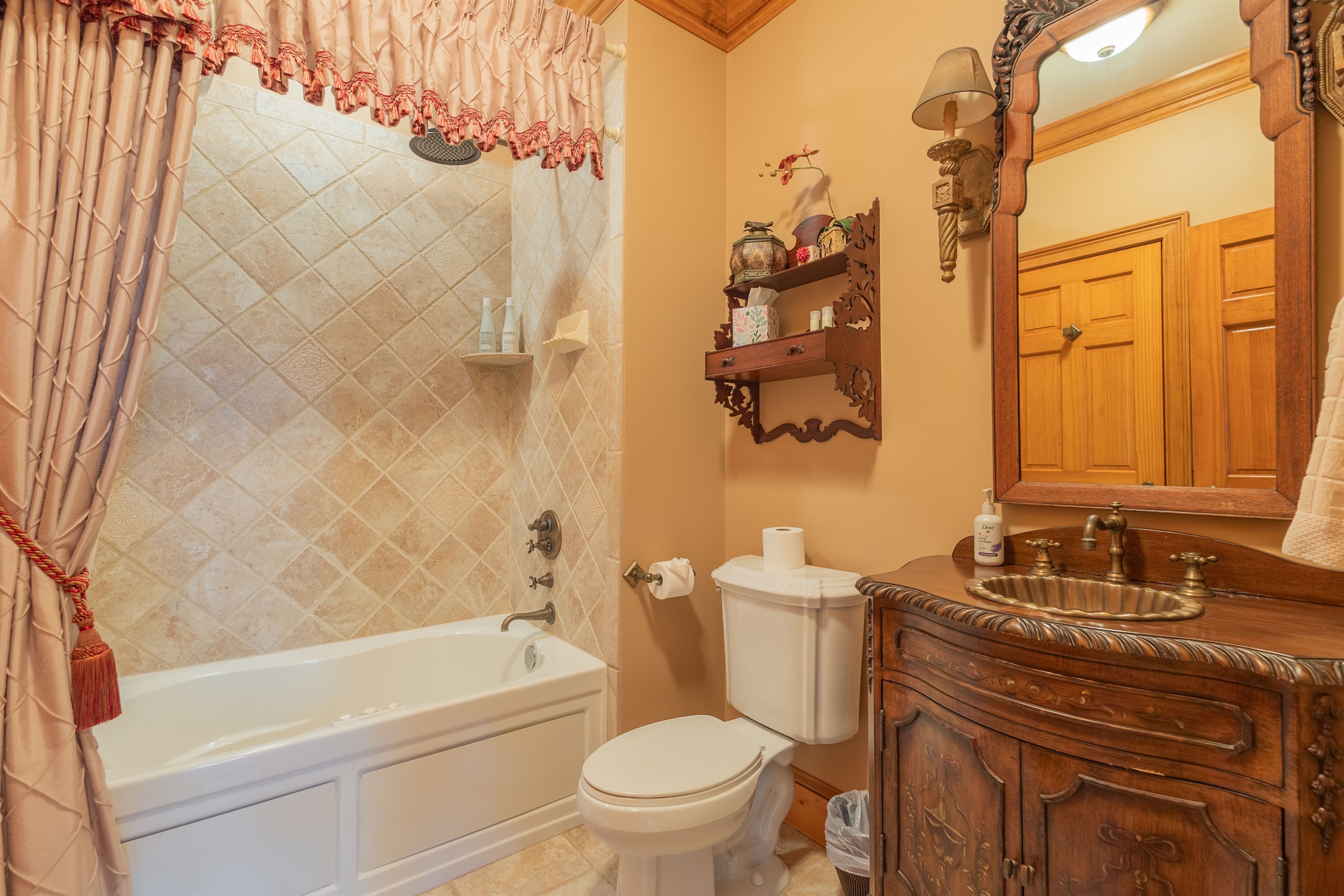Unwind with a relaxing soak in the jetted tub after hiking, boating, or spending the day exploring nearby Lake Santeetlah and the mountains.