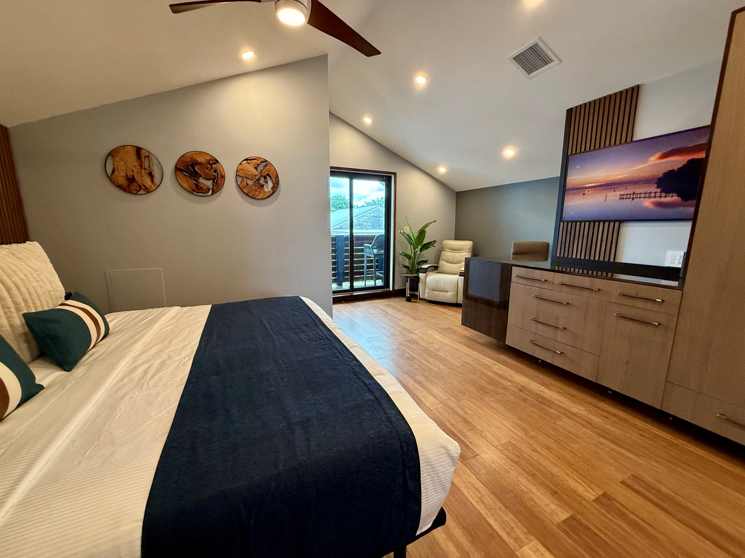 3rd Floor Suite