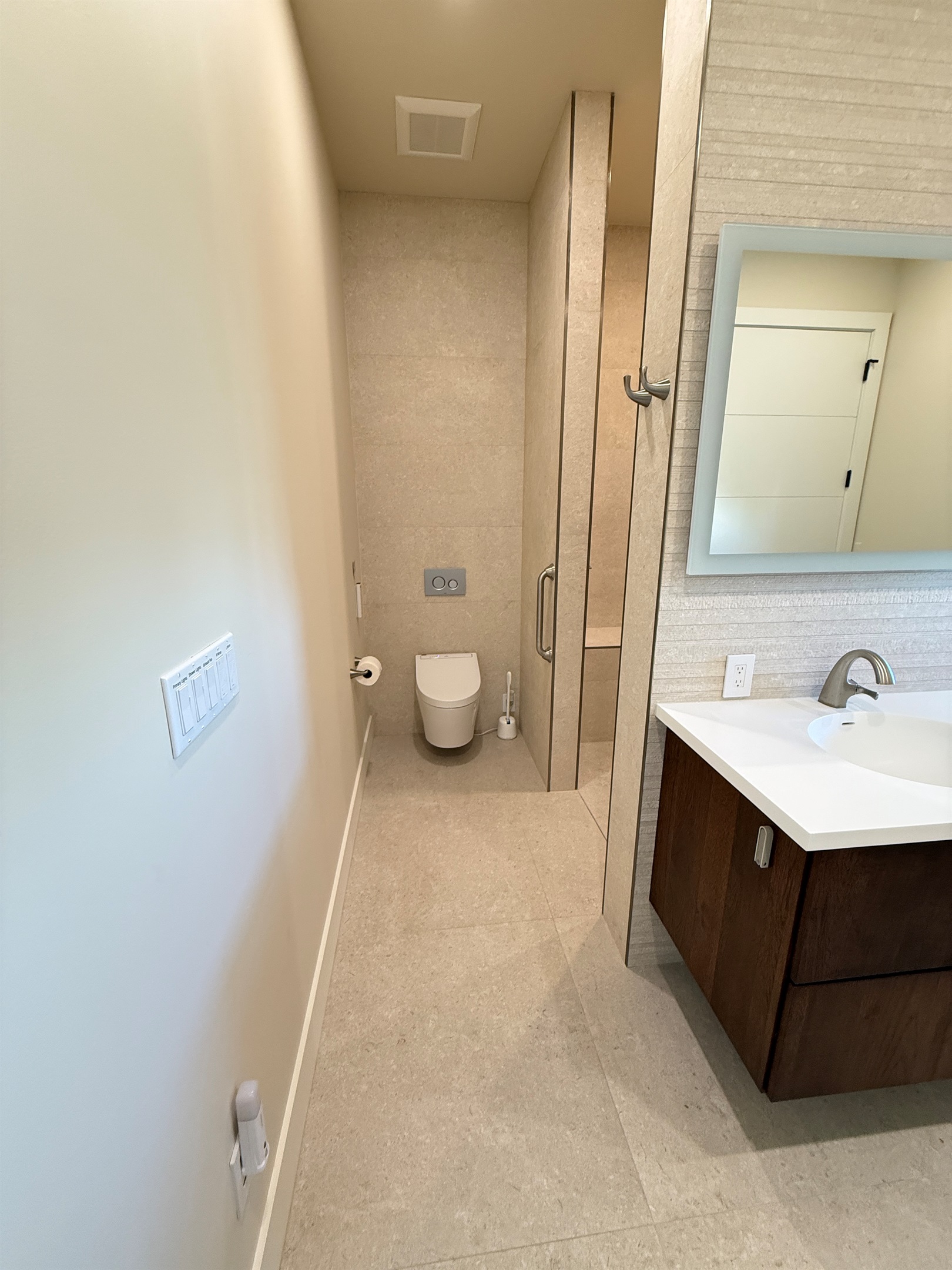 Primary en-suite bath - handicap accessible