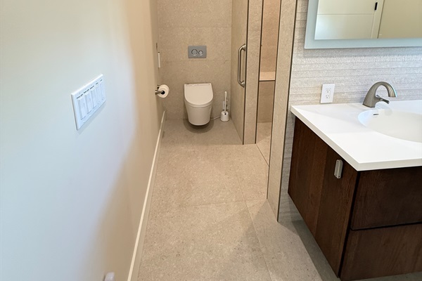Primary en-suite bath - handicap accessible