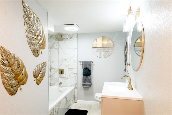 Revitalize and Unwind 🌼🚿 – Indulge in a refreshing escape in our fully equipped bathroom, stocked with essentials for a rejuvenating experience post-adventures. 🌟🛁