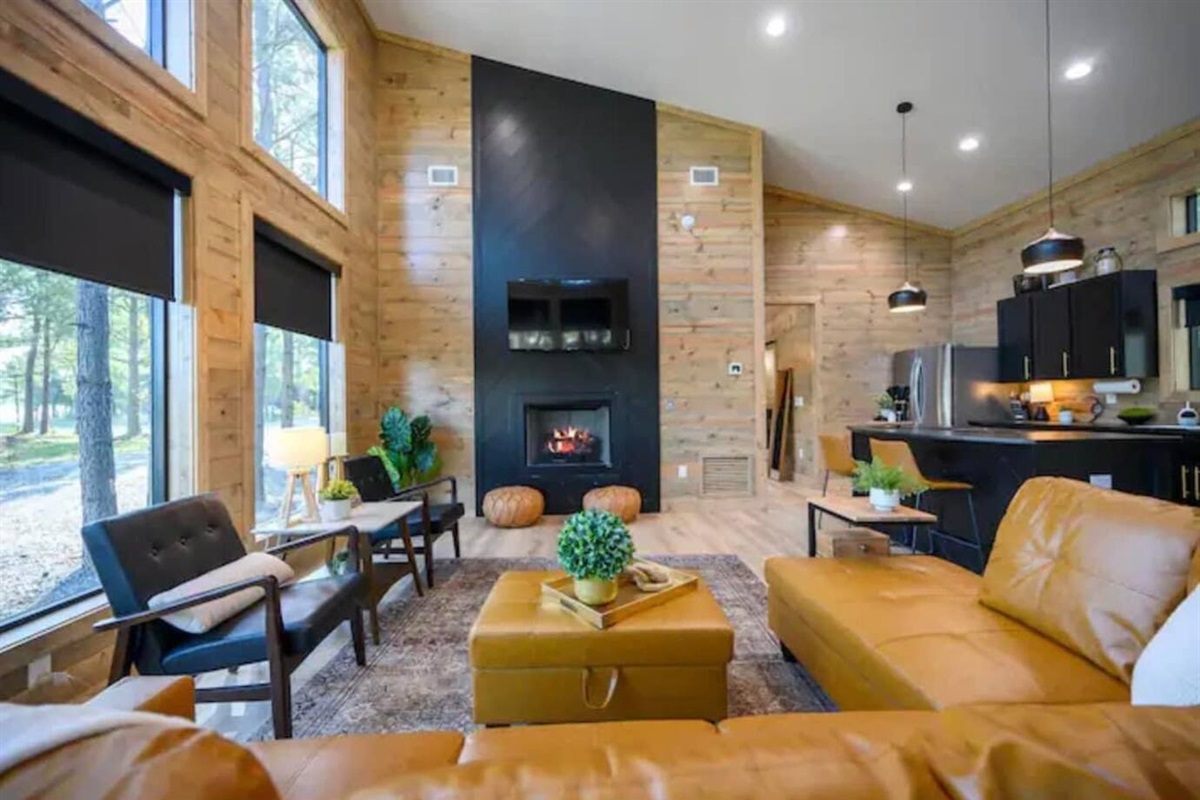 This cabin is wonderful for the ultimate couple’s get away but could be great for a solo retreat as well. ! Absolutely wonderful and hope to be back. 