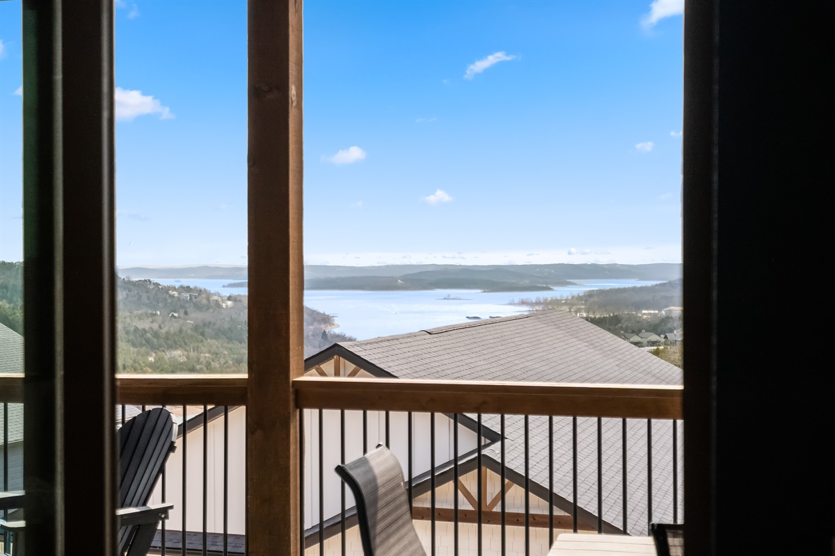 Breathtaking views from the balcony—perfect for savoring sunsets and enjoying the tranquil scenery!