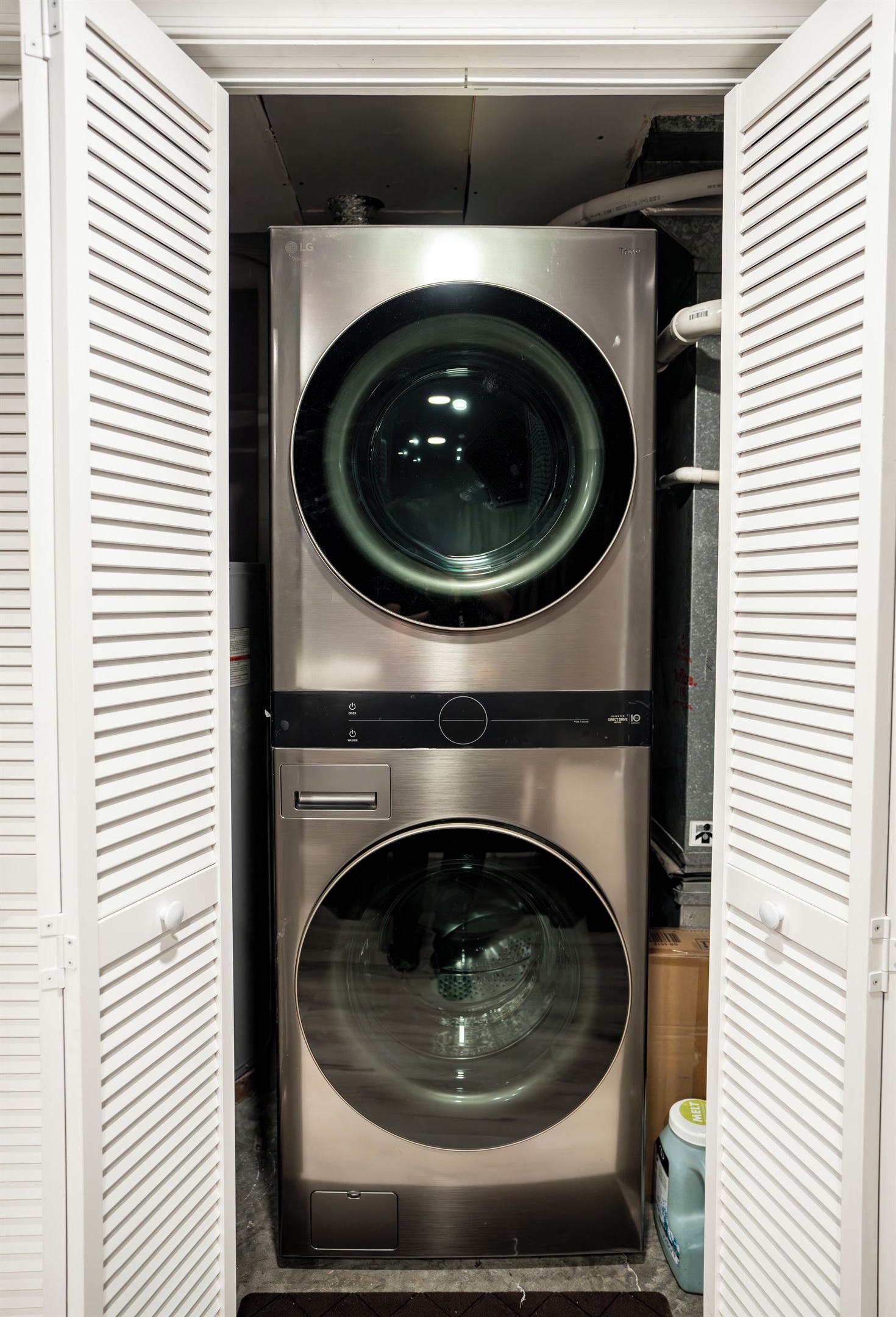 Full size washer / dryer on lower level
