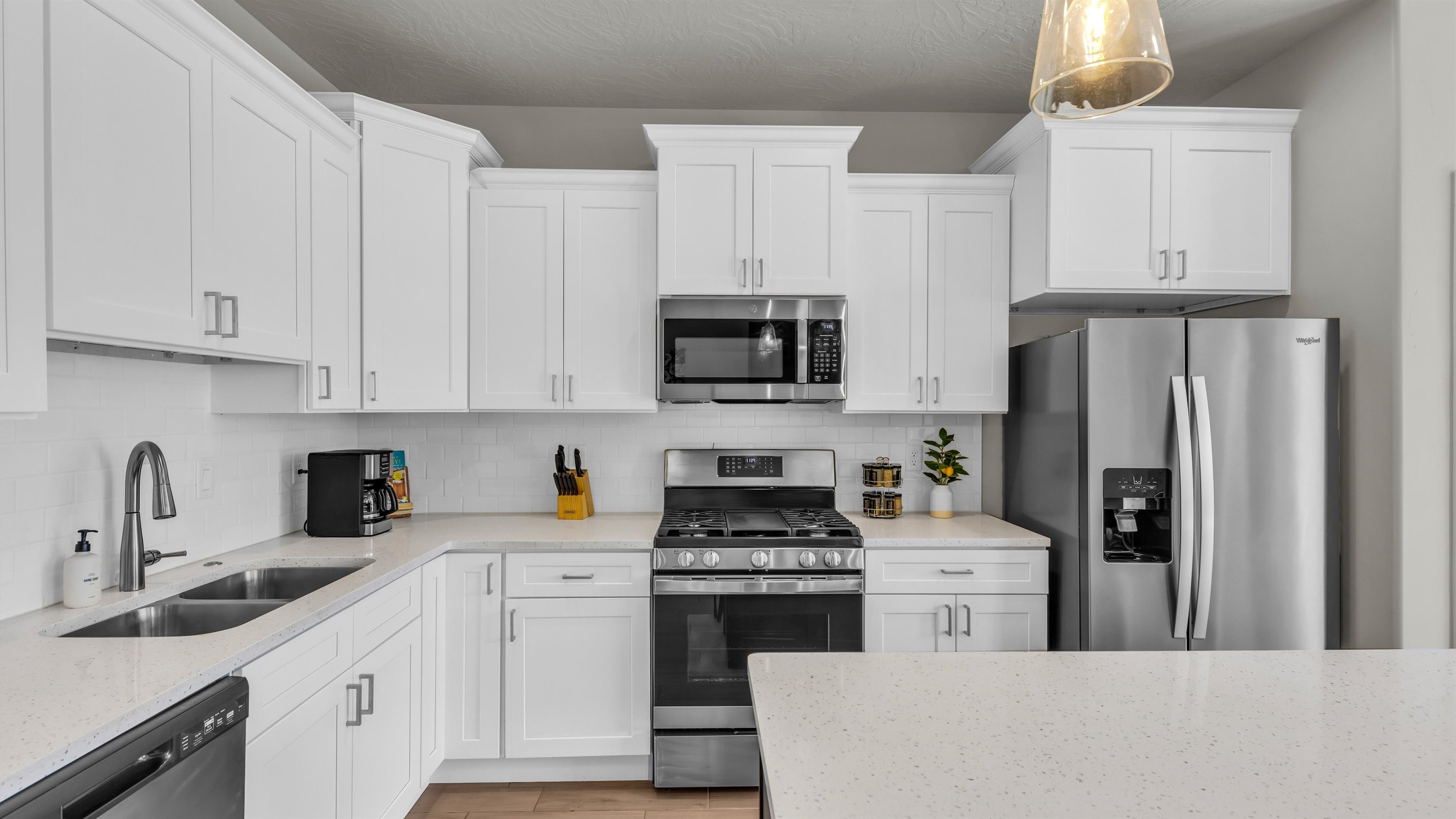 Fully Equipped Kitchen with Gas Range & Stainless Appliances