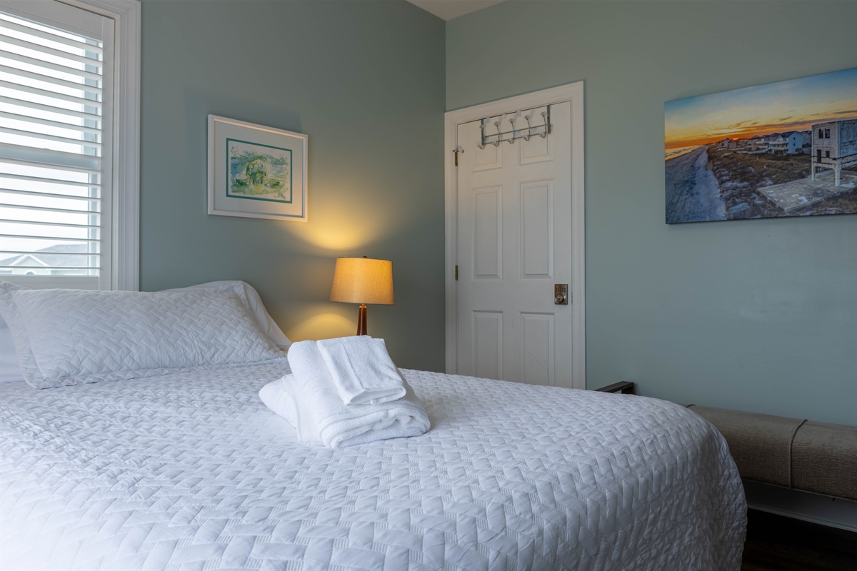 Bed & Bath linens provided