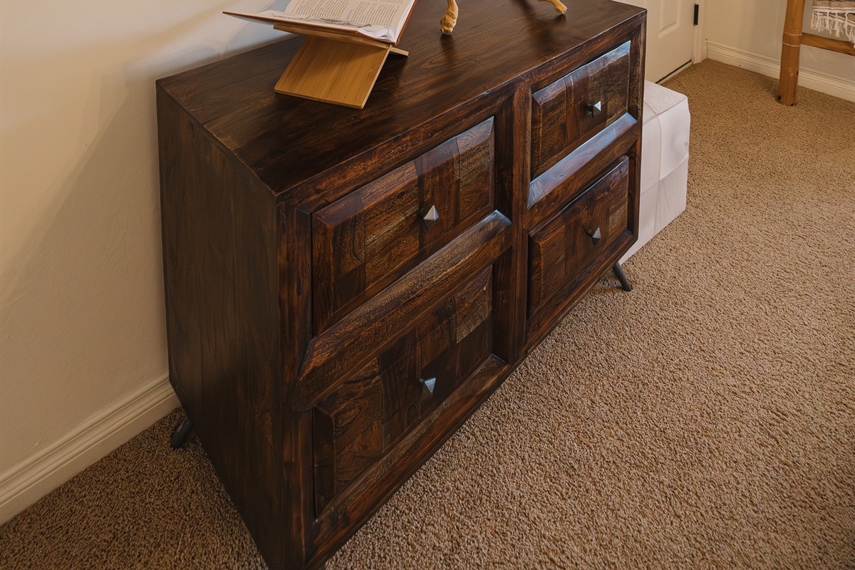 Thoughtfully styled with warm wood tones, curated art, and cozy mountain charm. Attiwood Ridge offers an elevated Pinetop condo experience designed for couples and families who appreciate comfort and detail.