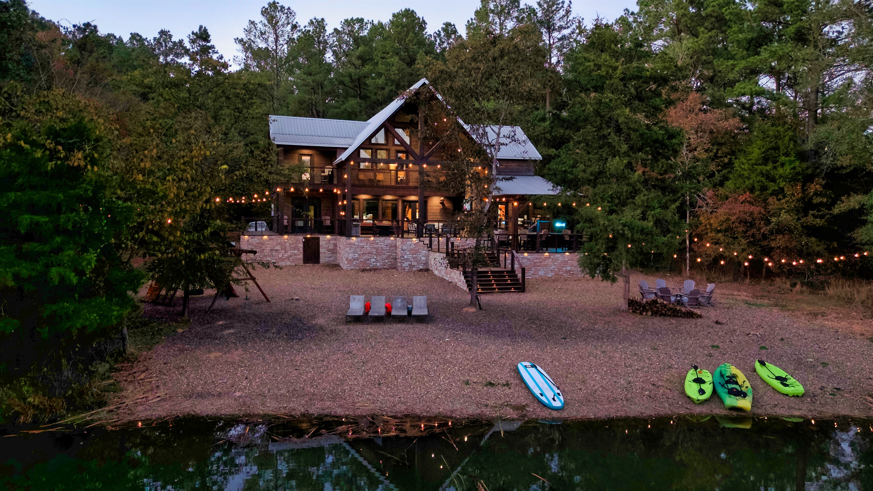 Expansive decks, peaceful pond views, and endless sunsets—your Hochatown getaway starts here